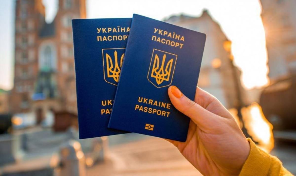 Проблемы с продленными паспортами: Туристы в Польше столкнулись с отказом в регистрации на рейсы